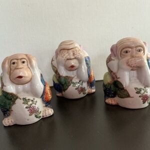 VINTAGE PORCELAIN SET OF 3 WISE MONKEYS, HEAR, SEE, SPEAK NO EVIL.